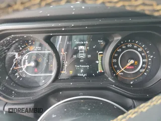 2024 Jeep Wrangler Sahara z VIN 1C4PJXEN9RW367840, wystawiony jako Copart lot #56661775 z przebiegiem 9 068 mil mil oraz Szkoda całkowita • Salvage title. Historia ofert i sprzedaży dostępna na DreamBid. Obrazek 9.