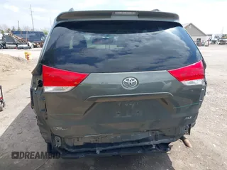 2012 Toyota Sienna XLE AAS z VIN 5TDYK3DC0CS221618, wystawiony jako IAAI lot #41983806 z przebiegiem 200 851 mil mil oraz . Historia ofert i sprzedaży dostępna na DreamBid. Obrazek 17.