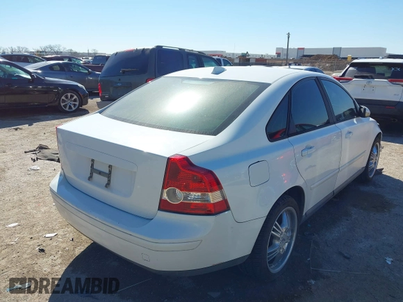 2006 Volvo S40 2.4L with VIN YV1MS390662215602, listed as a IAAI auction lot 41843161 with 184,397 mi miles. Bid and sale history available at carsss.com. Image 4.