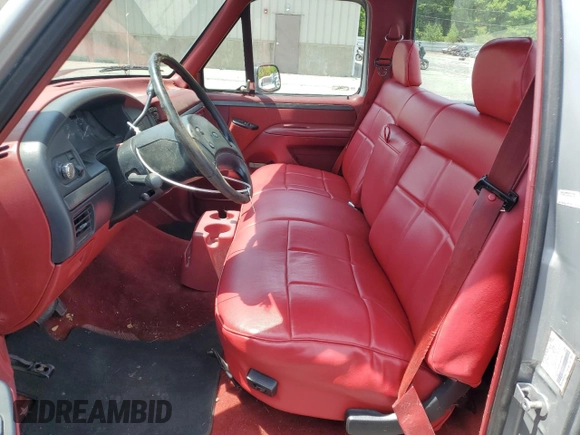 1993 Ford F-150 z VIN 2FTDF15N4PCA95188, wystawiony jako Copart lot #57810385 z przebiegiem 195 093 mil mil oraz Szkoda całkowita • Salvage title. Historia ofert i sprzedaży dostępna na DreamBid. Obrazek 7.