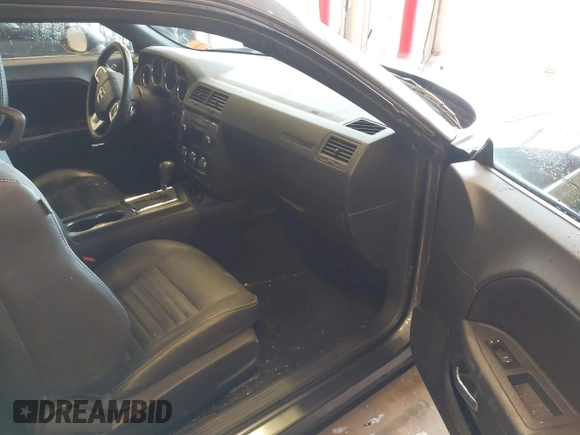 2013 Dodge Challenger SXT z VIN 2C3CDYAG9DH629189, wystawiony jako IAAI lot #41374015 z przebiegiem Nie podano mil oraz . Historia ofert i sprzedaży dostępna na DreamBid. Obrazek 5.
