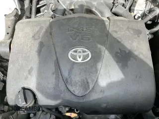 2018 Toyota Highlander SE with VIN 5TDJZRFHXJS845111, listed as a Copart auction lot 68028355 with 98,460 mi miles and Salvage title. Bid and sale history available at DreamBid. Image 16.