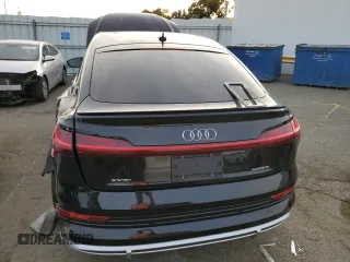 2022 Audi e-tron Sportback S line Premium Plus z VIN WA12AAGE8NB023545, wystawiony jako Copart lot #40283084 z przebiegiem 19 680 mil mil oraz . Historia ofert i sprzedaży dostępna na DreamBid. Obrazek 6.