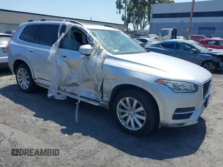 2016 Volvo XC90 T6 Momentum z VIN YV4A22PK5G1033319, wystawiony jako IAAI lot #41870682 z przebiegiem 85 697 mil mil oraz . Historia ofert i sprzedaży dostępna na DreamBid. Obrazek 1.