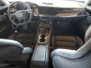 2022 Audi RS e-tron GT z VIN WAUAHBFW0N7902258, wystawiony jako Copart lot #63346114 z przebiegiem Nie podano mil oraz Szkody całkowita. Historia ofert i sprzedaży dostępna na DreamBid. Obrazek 8.