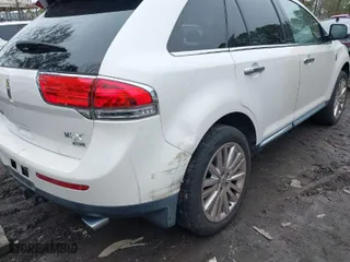 2011 Lincoln MKX with VIN 2LMDJ8JK5BBJ04398, listed as a IAAI auction lot 41751945 with 142,701 mi miles. Bid and sale history available at carsss.com. Image 6.