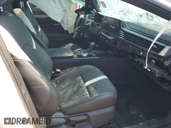 2025 Toyota Camry LE z VIN 4T1DAACK7SU540518, wystawiony jako Copart lot #55865235 z przebiegiem 13 124 mil mil oraz Szkoda całkowita • Salvage title. Historia ofert i sprzedaży dostępna na DreamBid. Obrazek 7.