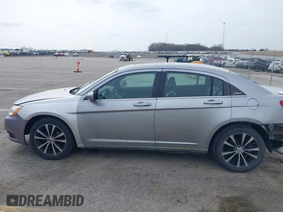 2014 Chrysler 200 Limited with VIN 1C3CCBCG6EN136043, listed as a IAAI auction lot 41974434 with 169,184 mi miles. Bid and sale history available at carsss.com. Image 15.