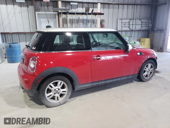 2011 MINI Hardtop z VIN WMWSU3C58BT095542, wystawiony jako Copart lot #57474055 z przebiegiem 41 490 mil mil oraz Szkoda całkowita • Salvage title. Historia ofert i sprzedaży dostępna na DreamBid. Obrazek 3.