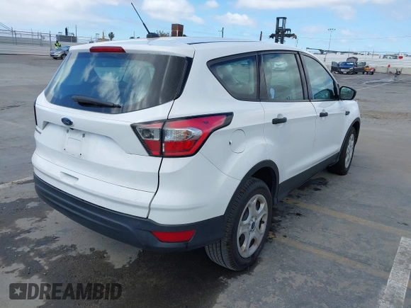 2018 Ford Escape S z VIN 1FMCU0F78JUA56974, wystawiony jako IAAI lot #42232294 z przebiegiem 63 511 mil mil oraz . Historia ofert i sprzedaży dostępna na DreamBid. Obrazek 4.