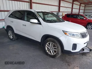 2014 Kia Sorento LX z VIN 5XYKT3A69EG537505, wystawiony jako IAAI lot #42236887 z przebiegiem 143 066 mil mil oraz . Historia ofert i sprzedaży dostępna na DreamBid. Obrazek 1.