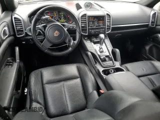 2012 Porsche Cayenne z VIN WP1AA2A21CLA11779, wystawiony jako Copart lot #60248175 z przebiegiem 131 748 mil mil oraz Szkoda całkowita • Salvage title. Historia ofert i sprzedaży dostępna na DreamBid. Obrazek 8.