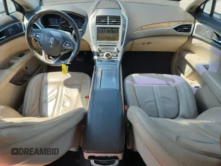 2017 Lincoln MKZ Hybrid Select z VIN 3LN6L5LU7HR630229, wystawiony jako Copart lot #63202135 z przebiegiem 164 915 mil mil oraz Szkoda całkowita • Salvage title. Historia ofert i sprzedaży dostępna na DreamBid. Obrazek 8.