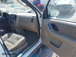 2004 Ford Escape XLT with VIN 1FMYU93164KA96674, listed as a IAAI auction lot 41780474 with 182,525 mi miles. Bid and sale history available at carsss.com. Image 5.