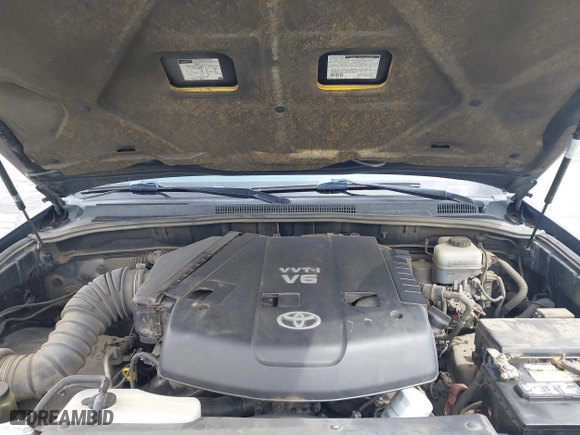 2005 Toyota 4Runner SR5 with VIN JTEZU14R658029145, listed as a IAAI auction lot 41899932 with 290,171 mi miles. Bid and sale history available at carsss.com. Image 10.