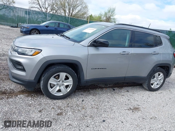 2022 Jeep Compass Latitude with VIN 3C4NJCBB2NT139477, listed as a IAAI auction lot 41965959 with 25,098 mi miles and . Bid and sale history available at carsss.com. Image 14.