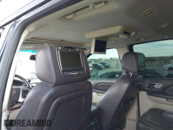 2013 Cadillac Escalade Platinum Edition with VIN 1GYS4DEF8DR302844, listed as a IAAI auction lot 41726120 with 167,425 mi miles. Bid and sale history available at carsss.com. Image 17.