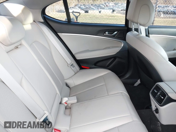 2019 Genesis G70 Advanced with VIN KMTG64LA7KU027220, listed as a IAAI auction lot 41133708 with 50,987 mi miles and . Bid and sale history available at DreamBid. Image 8.