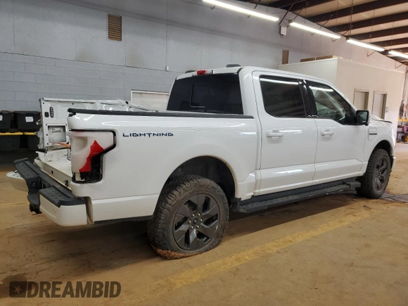 2023 Ford F-150 Lightning Pro z VIN 1FTVW1EL1PWG05889, wystawiony jako Copart lot #48022435 z przebiegiem 20 904 mil mil oraz Szkody całkowita. Historia ofert i sprzedaży dostępna na DreamBid. Obrazek 3.