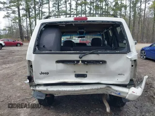1998 Jeep Cherokee Limited with VIN 1J4FJ78S5WL247179, listed as a IAAI auction lot 41738363 with 233,402 mi miles. Bid and sale history available at carsss.com. Image 6.