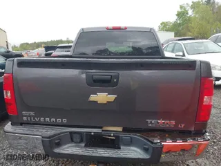 2010 Chevrolet Silverado 1500 LT with VIN 3GCRCSE00AG209285, listed as a IAAI auction lot 41772604 with 1 mi miles. Bid and sale history available at carsss.com. Image 17.