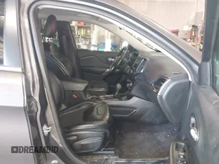 2019 Jeep Cherokee Latitude Plus with VIN 1C4PJMLB1KD139940, listed as a IAAI auction lot 41754134 with 113,237 mi miles. Bid and sale history available at carsss.com. Image 5.