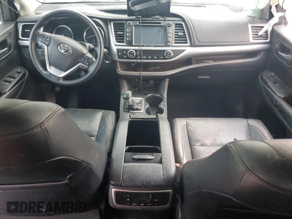 2018 Toyota Highlander SE with VIN 5TDJZRFH1JS527037, listed as a Copart auction lot 60348635 with 56,207 mi miles and Salvage title. Bid and sale history available at DreamBid. Image 8.