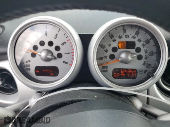 2005 MINI Convertible with VIN WMWRF33475TG10019, listed as a Copart auction lot 53307005 with 124,353 mi miles and Clean title. Bid and sale history available at DreamBid. Image 9.