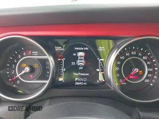 2020 Jeep Wrangler Unlimited Rubicon z VIN 1C4HJXFG2LW267154, wystawiony jako IAAI lot #41745497 z przebiegiem 28 692 mil mil oraz . Historia ofert i sprzedaży dostępna na DreamBid. Obrazek 7.
