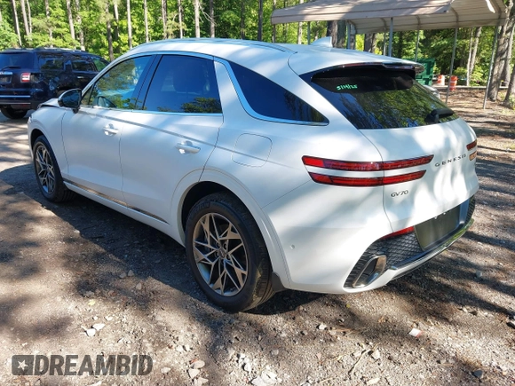 2023 Genesis GV70 2.5T z VIN KMUMADTB9PU098982, wystawiony jako IAAI lot #42335587 z przebiegiem 20 215 mil mil oraz . Historia ofert i sprzedaży dostępna na DreamBid. Obrazek 3.