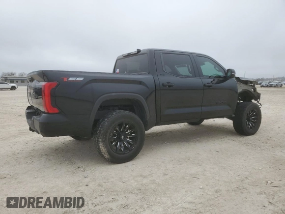 2022 Toyota Tundra 4WD SR5 with VIN 5TFLA5DB2NX024401, listed as a Copart auction lot 45866885 with 31,223 mi miles and Salvage Title. Bid and sale history available at carsss.com. Image 3.
