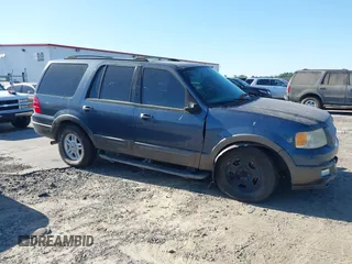 2004 Ford Expedition Special Service with VIN 1FMFU15L24LA67271, listed as a IAAI auction lot 42142445 with 136,752 mi miles. Bid and sale history available at carsss.com. Image 13.