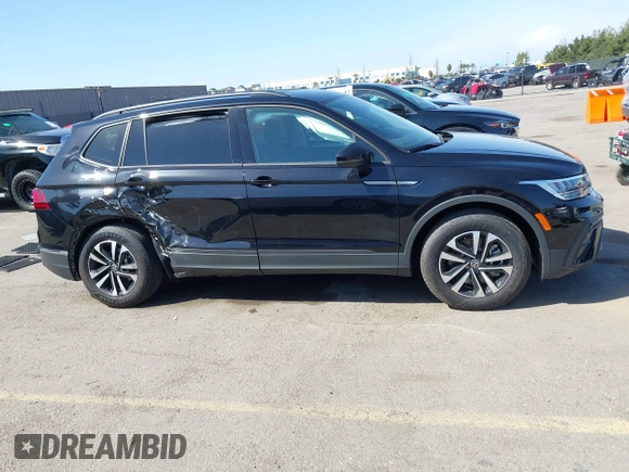 2024 Volkswagen Tiguan S z VIN 3VVRB7AX1RM136302, wystawiony jako IAAI lot #41966586 z przebiegiem 5455 mil mil oraz . Historia ofert i sprzedaży dostępna na DreamBid. Obrazek 14.