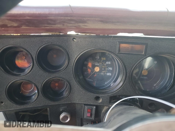 1987 Chevrolet Blazer z VIN 1GNEV18C0HF122644, wystawiony jako Copart lot #60716955 z przebiegiem 69 232 mil mil oraz Czysty tytuł • Clean title. Historia ofert i sprzedaży dostępna na DreamBid. Obrazek 9.