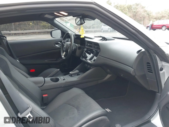 2024 Nissan Z Performance с VIN JN1BZ4BH8RM362157, выставлен на аукционе IAAI как лот 41553369 с пробегом 398 миль миль и . История ставок и продаж доступна на DreamBid. Изображение 5.