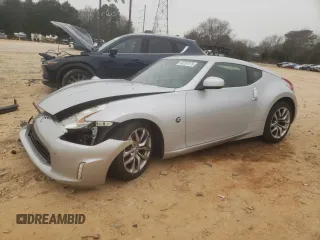 2013 Nissan 370Z Touring z VIN JN1AZ4EH4DM881013, wystawiony jako Copart lot #88297975 z przebiegiem 74 585 mil mil oraz Szkoda całkowita • Salvage title. Historia ofert i sprzedaży dostępna na DreamBid. Obrazek 1.