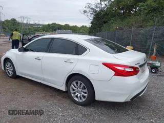 2017 Nissan Altima S z VIN 1N4AL3AP0HN347082, wystawiony jako IAAI lot #40488255 z przebiegiem 154 659 mil mil oraz . Historia ofert i sprzedaży dostępna na DreamBid. Obrazek 3.