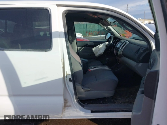 2014 Toyota Tacoma with VIN 3TMLU4ENXEM134872, listed as a IAAI auction lot 41303669 with 167,548 mi miles. Bid and sale history available at carsss.com. Image 5.