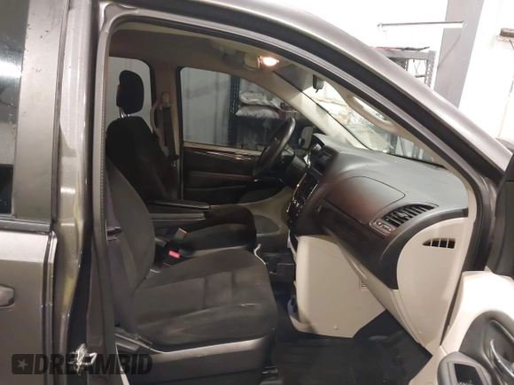 2015 Dodge Grand Caravan SE with VIN 2C4RDGBG2FR643477, listed as a IAAI auction lot 41955909 with 451,432 mi miles and . Bid and sale history available at DreamBid. Image 5.