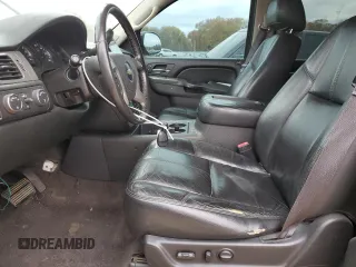 2012 Chevrolet Tahoe z VIN 0K1122238464, wystawiony jako Copart lot #85092534 z przebiegiem 204 392 mil mil oraz Szkoda całkowita • Salvage title. Historia ofert i sprzedaży dostępna na DreamBid. Obrazek 7.