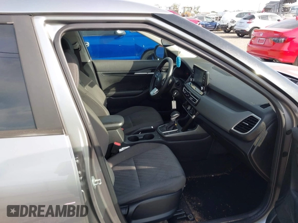 2021 Kia Seltos LX z VIN KNDEPCAAXM7136028, wystawiony jako IAAI lot #42070236 z przebiegiem 87 681 mil mil oraz . Historia ofert i sprzedaży dostępna na DreamBid. Obrazek 5.
