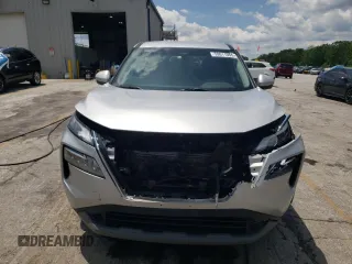 2021 Nissan Rogue SV z VIN 5N1AT3BB7MC733691, wystawiony jako Copart lot #59011065 z przebiegiem 61 827 mil mil oraz Szkoda całkowita • Salvage title. Historia ofert i sprzedaży dostępna na DreamBid. Obrazek 5.