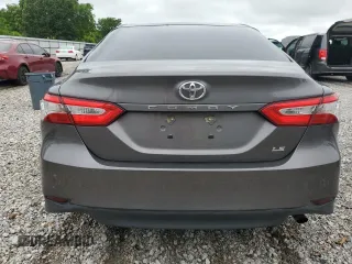 2018 Toyota Camry LE z VIN 4T1B11HK6JU092755, wystawiony jako Copart lot #59233625 z przebiegiem 110 467 mil mil oraz Szkoda całkowita • Salvage title. Historia ofert i sprzedaży dostępna na DreamBid. Obrazek 6.