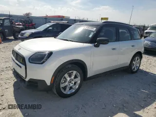 2025 MINI Countryman SE z VIN WMZ53GA09S7S63389, wystawiony jako Copart lot #52953385 z przebiegiem 66 mil mil oraz Szkoda całkowita • Salvage title. Historia ofert i sprzedaży dostępna na DreamBid. Obrazek 1.