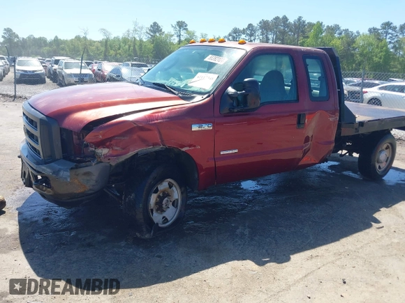 2005 Ford F-250 XL z VIN 1FTSX21P45EA18667, wystawiony jako IAAI lot #42117348 z przebiegiem 324 883 mil mil oraz . Historia ofert i sprzedaży dostępna na DreamBid. Obrazek 17.