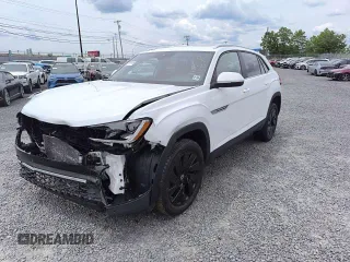 2024 Volkswagen Atlas SE z VIN 1V2KE2CA8RC228414, wystawiony jako Copart lot #58786605 z przebiegiem 11 715 mil mil oraz Szkoda całkowita • Salvage title. Historia ofert i sprzedaży dostępna na DreamBid. Obrazek 1.