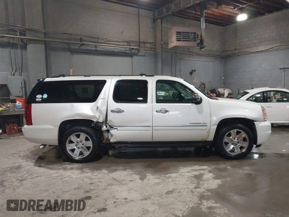 2013 GMC Yukon XL SLT with VIN 1GKS2KE76DR370332, listed as a IAAI auction lot 41646274 with 171,759 mi miles. Bid and sale history available at carsss.com. Image 13.