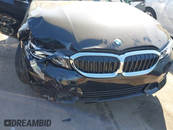 2022 BMW 3 Series 330i z VIN 3MW5R1J0XN8C30297, wystawiony jako IAAI lot #41881552 z przebiegiem 42 005 mil mil oraz . Historia ofert i sprzedaży dostępna na DreamBid. Obrazek 6.