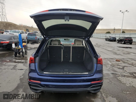 2024 Audi Q3 S line Premium Plus z VIN WA1EECF38R1019391, wystawiony jako Copart lot #47124395 z przebiegiem 9 509 mil mil oraz Szkoda całkowita • Salvage title. Historia ofert i sprzedaży dostępna na DreamBid. Obrazek 6.