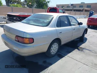 1996 Toyota Camry DX z VIN JT2BG12K3T0381929, wystawiony jako IAAI lot #42336120 z przebiegiem 198 942 mil mil oraz . Historia ofert i sprzedaży dostępna na DreamBid. Obrazek 4.